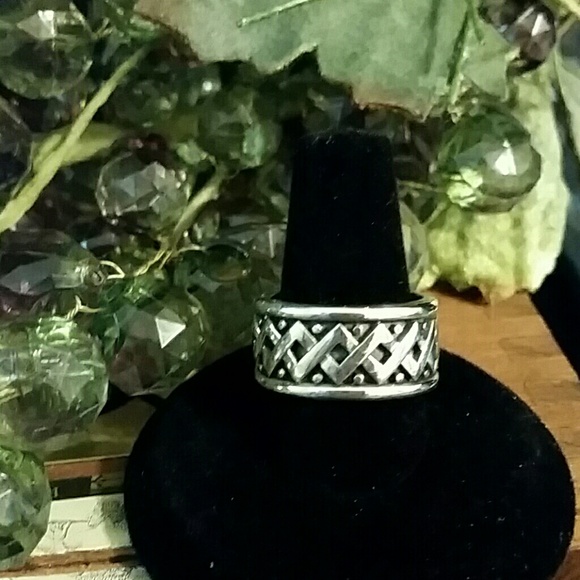 NWOT Solid 925 Sterling Silver Celtic Band Size 6 - Picture 2 of 5